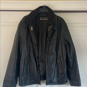 Columbia Men’s Black Leather Bomber Jacket medium